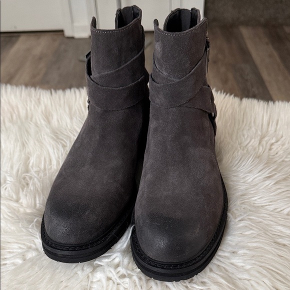 Karl Lagerfeld Gray Men's Suede Leather Boots Size 9.5 NWOT